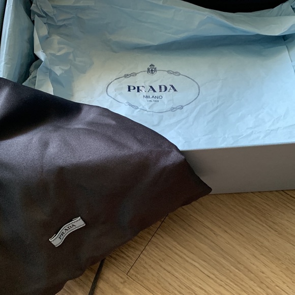 White Prada Pumps with chunky heel - Picture 9 of 9